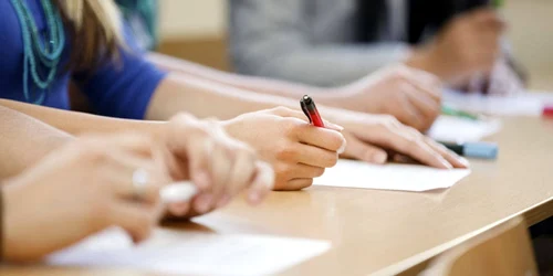 examen studenţi