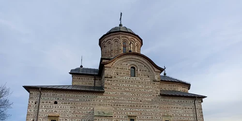 Biserica Domneasca din Curtea de Arges 01 foto Denis Grigorescu jpg