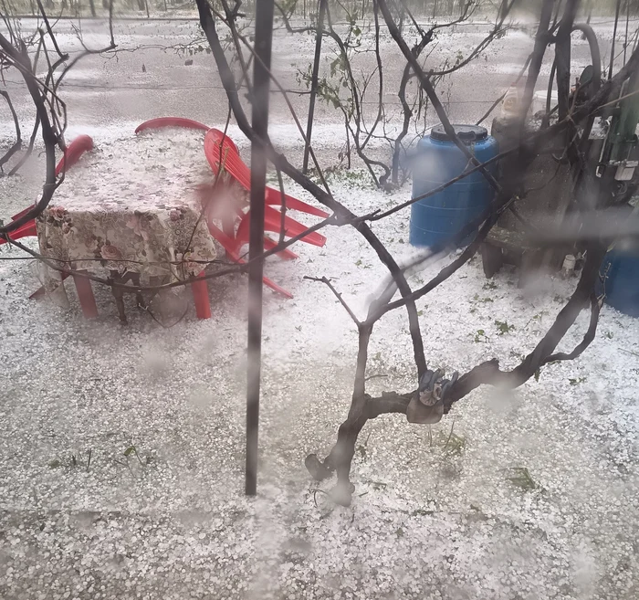 Grindina a făcut prăpăd în mai multe localităţi. Foto Facebook