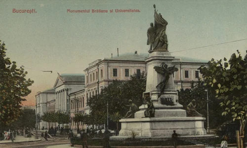 Clădirea Universității și monumentul I.C. Brătianu (© ANR, SJAN Maramureș, Colecția de ilustrate de la Schmid Frederic, sec. XIX-XX, nr. 96)