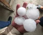 Bucăți de grindină căzute în zona Horezu Vâlcea Foto Damian Tarbujaru