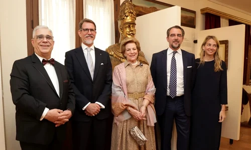 Regina Anne Marie, Prințul Pavlos, Prințul Nikolaos, Chrysi Vardinogianni   Casa Regală elenă 2 jpg