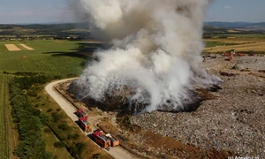 Incendiu puternic la deponeul ecologic   Foto Daniel Guță  ADEVĂRUL (21) JPG
