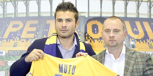 17 ianuarie Mutu este prezentat ca jucător la Petrolul jpeg
