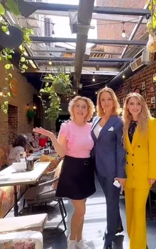 Raluca Moianu, Andreea Marin și Alina Sorescu, la reuniunea de 25 de ani. Sursă: Facebook