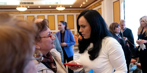 Simona Bucura Oprescu FB jpg