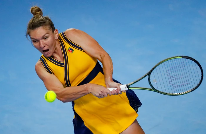 Simona Halep a obținut o victorie ”în pas alergător” în meciul cu Gabi RuseFoto: EPA-EFE