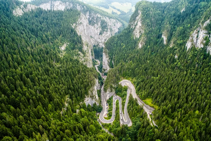 Prin Cheile Bicazului se face legătura dintre Moldova de Ardeal FOTO Dragoş Asaftei