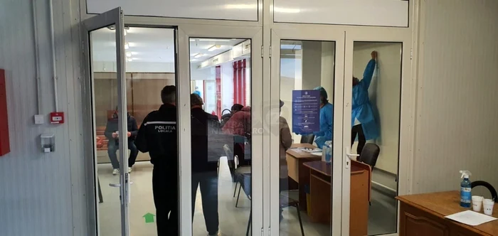 Cel mai mare centru de vaccinare din Piatra Neamţ este la Piaţa Centrală FOTO Ziarpiatraneamt.ro