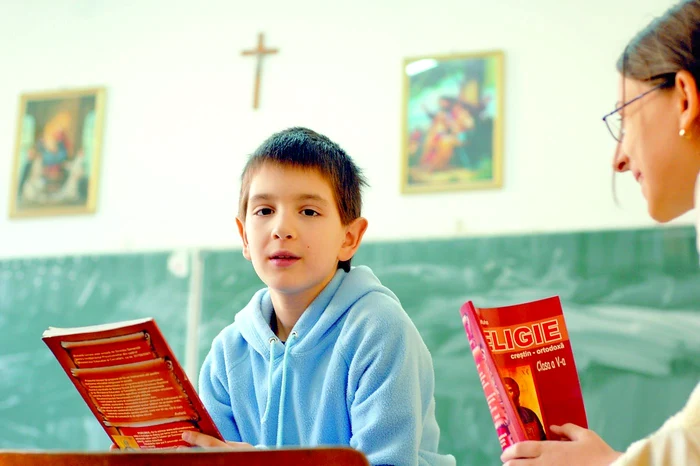 CCR a decis pe 12 noiembrie anul trecut că este neconstituţional ca elevii să depună cerere de retargere de la Religie, astfel că de acum încolo, se depune cerere de participare FOTO: Arhiva Adevărul