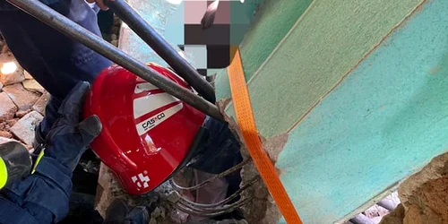 Perete prăbuşit peste un băiat de 16 ani care lucra la demolarea unei case, în Rosiorii de Vede 1 jpg