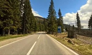 DN7A spectaculosul drum montan dintre Valea Oltului și Defileul Jiului în Cheile Jiețului Foto Daciana Stoica 3 jpg