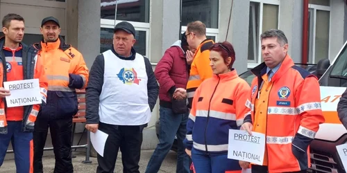 Protest al angajaților de la Ambulanța Suceava FOTO newssuceava ro jpg