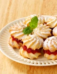 Biscuiti spritati cu gem  Sursa foto shutterstock 355100093 jpg