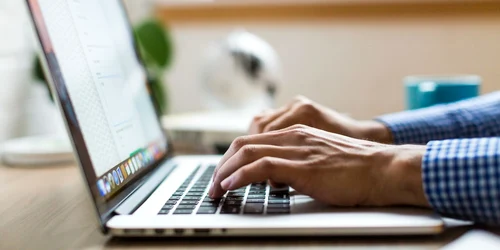 computer platforma informatica baza de date online maini calculator