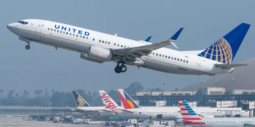 United Airlines Boeing 737 800 N jpg