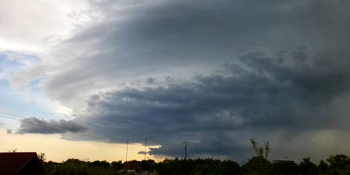 nori de furtuna Targu Jiu Foto Sever Weather Alert Gorj jpg