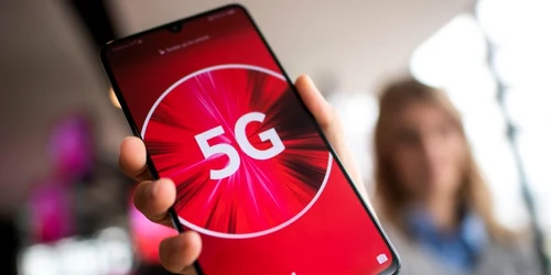 Smartphone Vodafone retea 5G FOTO Profimedia