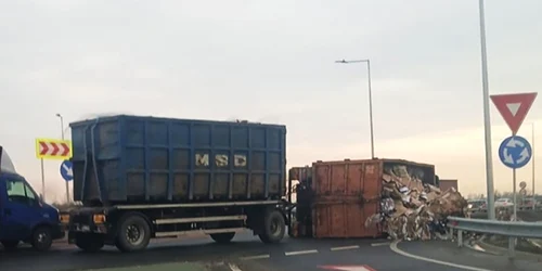 camion rasturnat pe a7 jpg