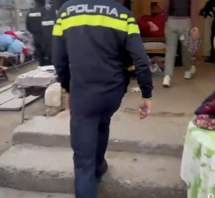 Polițiștii au descins la locuința tânărului FOTO: captura video IPJ Dolj