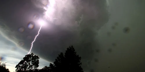 vreme fulger furtuna meteo cod 