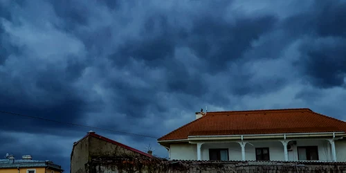 Rețelele sociale s-au umplut de filmulețe cu fenomenul meteo. FOTO Valentin Grigore / Facebook