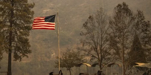 McKinney Fire incendiu vegetatie sua foto AFP