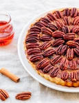Tarta cu nuci pecan si caramel  Sursa foto shutterstock 2377061455 jpg