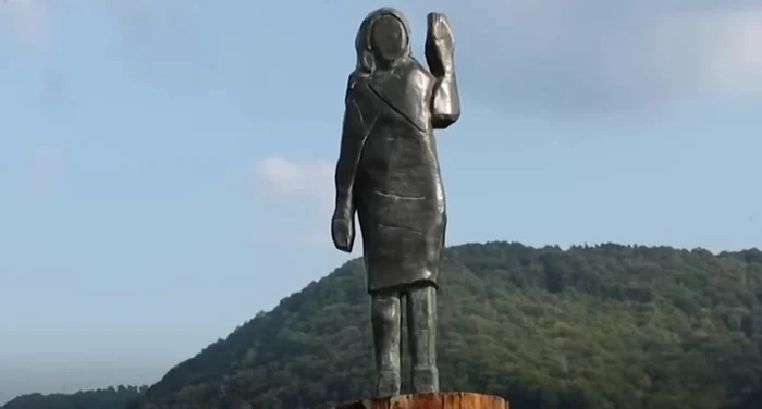 Statuia Melaniei Trump din orașul natal a fost furată/ foto: captură video