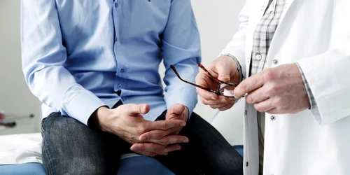 cancer prostata barbat medic Shutterstock