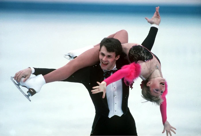 Patinatorii ruși, Yevgenia Shishkova și Vadim Naumov, erau în avionul care s-a prăbușit. Foto: Getty