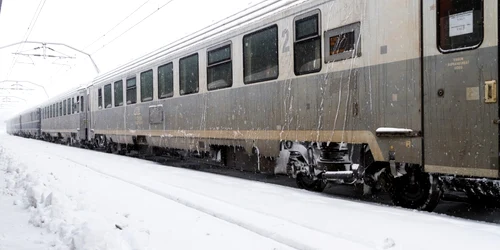 tren iarna viscol zapada cfr calatori foto shutterstock