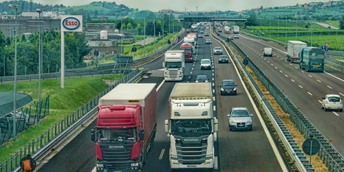 Camioane autostrada - pixabay jpg
