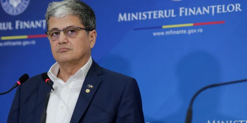 Prim-ministrul Marcel Ciolacu și Marcel Boloș, ministrul de Finanțe, susțin declarații de presă la sediul ministerului din București. FOTO Inquam Photos / George Călin