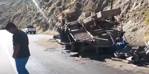 Cel puţin 13 persoane au murit și alte cinci au fost grav rănite într un accident de autocar în Peru Foto Captură video YouTube jpg