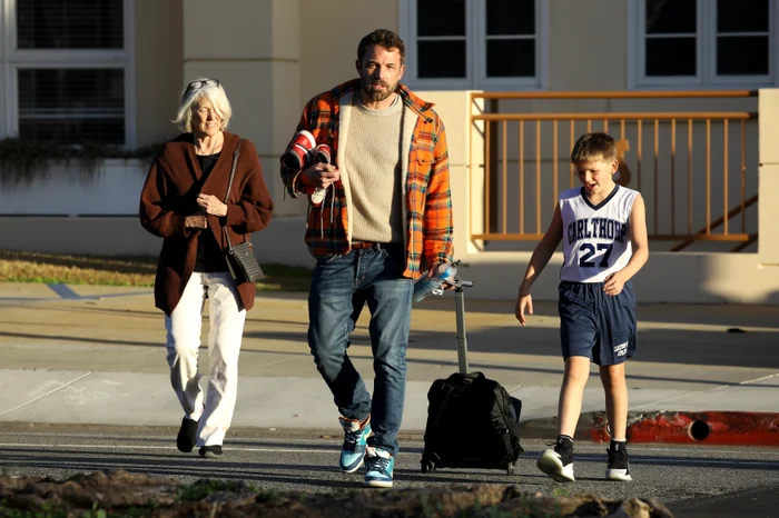 Ben Affleck, alături de mama și de fiul lui (Foto: Profimedia)